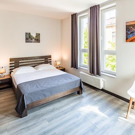 Central Park Apartments Liov Exterior foto